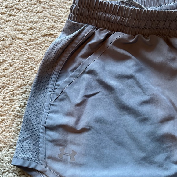Under Armour Shorts with Pockets!! - Picture 3 of 4